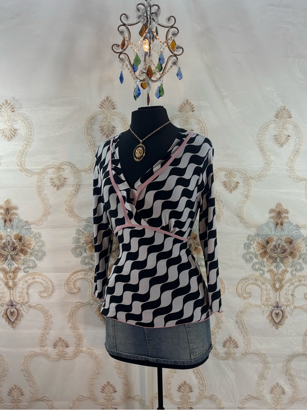 ✨Vintage Y2K Baby Pink Lettuce Trim Black & White Wavy Print Quarter Sleeve✨